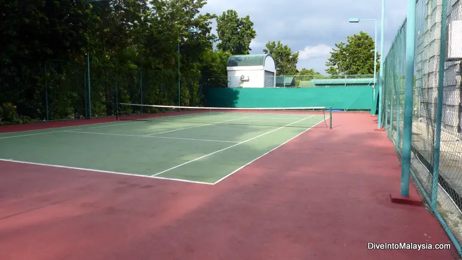 Tennis court at sama sama kul airport hotel