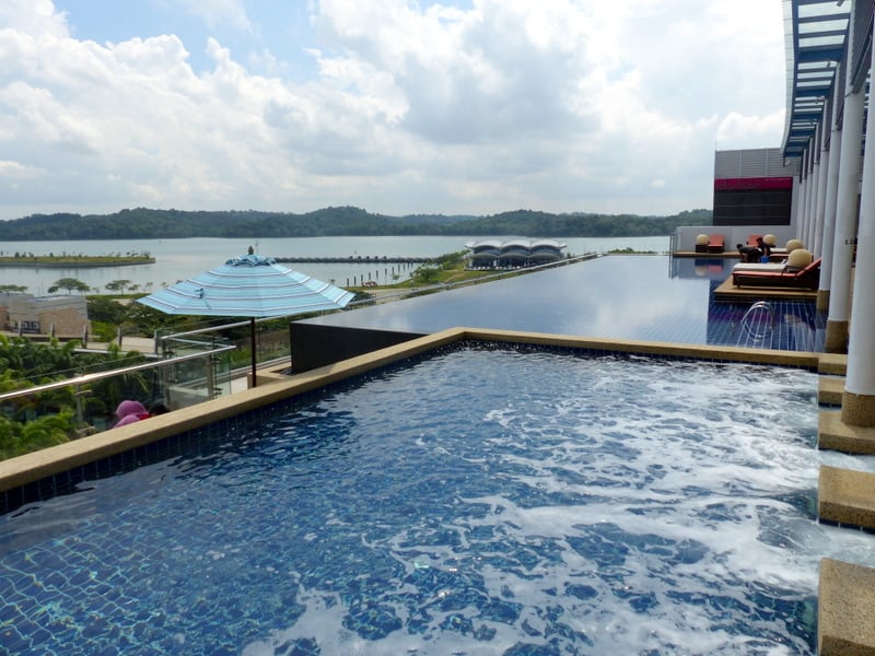 Hotel Jen Johor Bahru pool