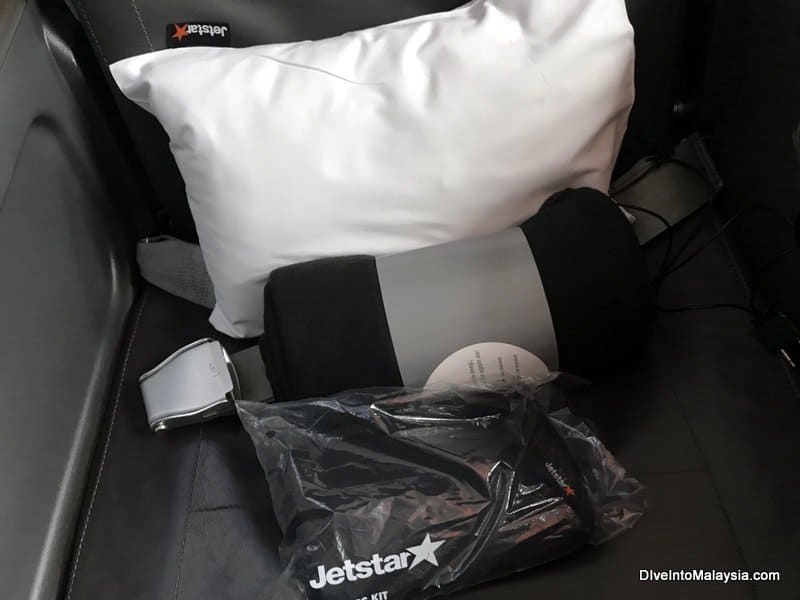 Jetstar business class seats on boarding with pillow, blanket and amenities kit