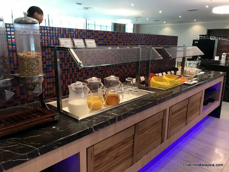 Cereal, juice, fruit and sandwiches SATS Premier Lounge