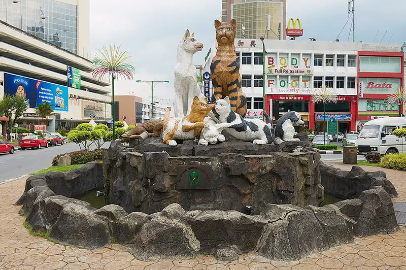 the Cats monument Kuching