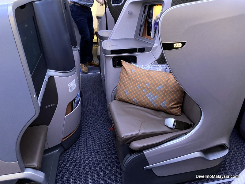 Singapore Airlines centre Business Class seat