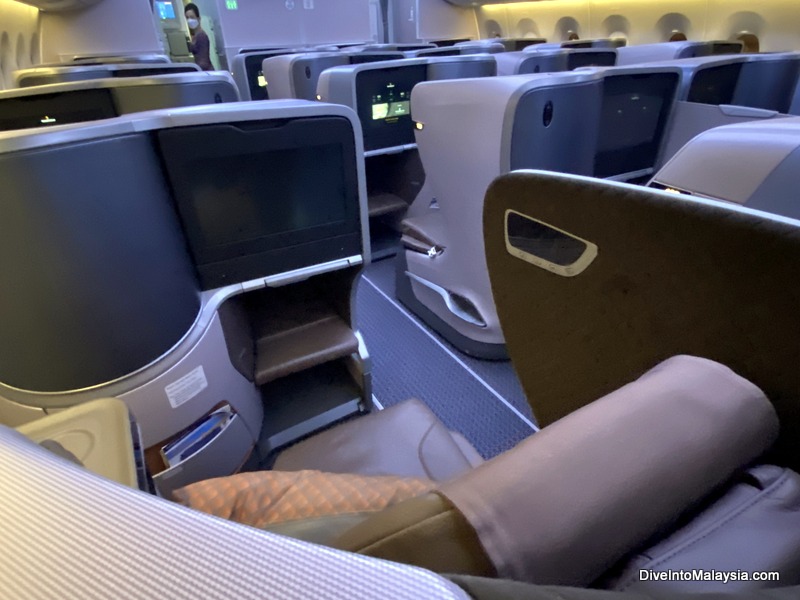 Singapore Airlines Business Class seat and cabin
