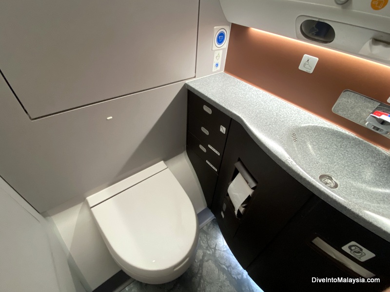 Bathroom in Singapore Airlines business class