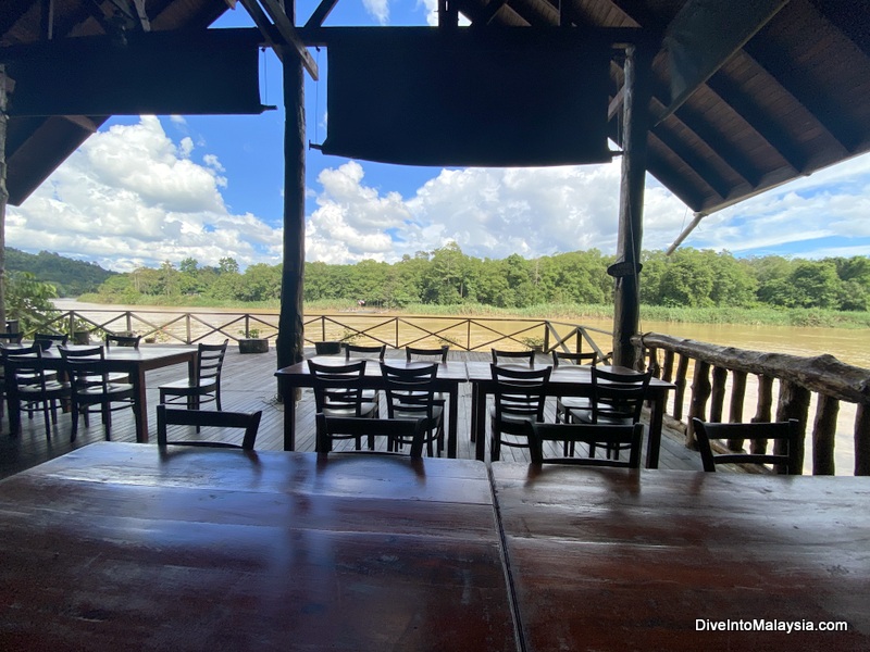 Borneo Natural Sukau Bilit Resort restaurant area