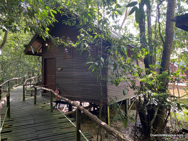 Borneo Natural Sukau Bilit Resort deluxe room outside