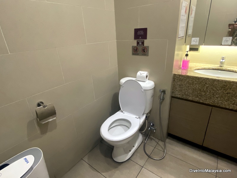 Plaza Premium Lounge Penang Female bathroom