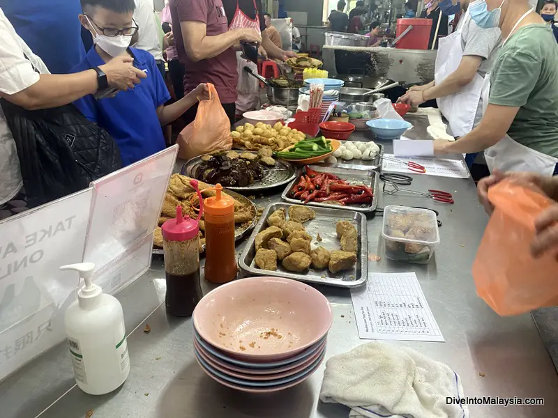 Kuala Lumpur food tour Preparing delicious street food delights in Chinatown