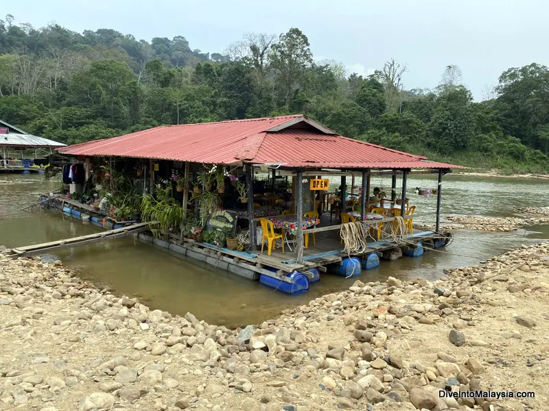Floating restaurant Kuala Tahan Taman Negara
