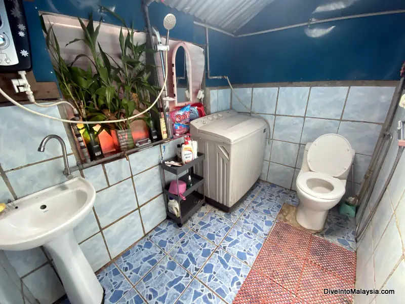 Bario Asal Longhouse homestay shared bathroom