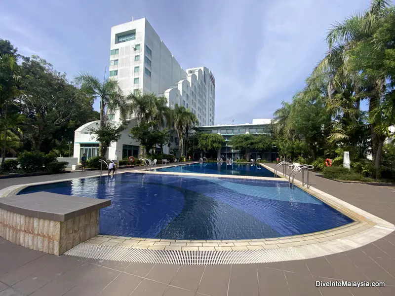 ParkCity Everly Hotel Bintulu swimming pool