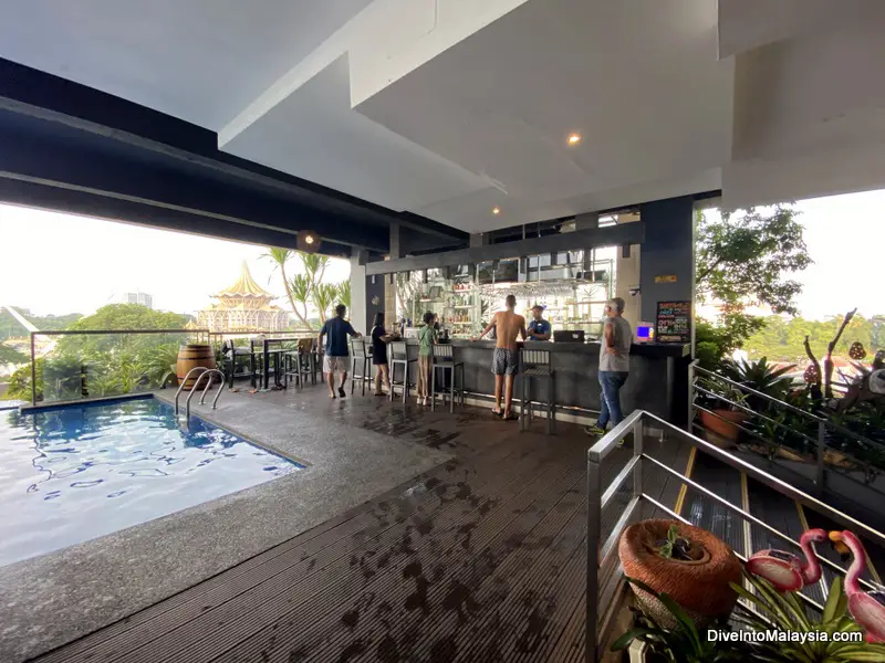 The Waterfront Hotel Kuching  Zapatos pool bar