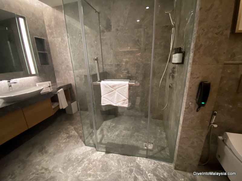 Sunway Resort Deluxe Room bathroom