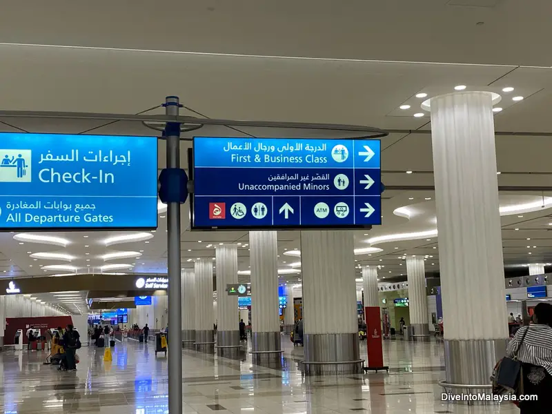 sign for business class check in Dubai Airport terminal 3