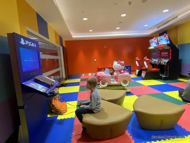 Emirates lounge concourse B in Dubai kids area with games that don't work