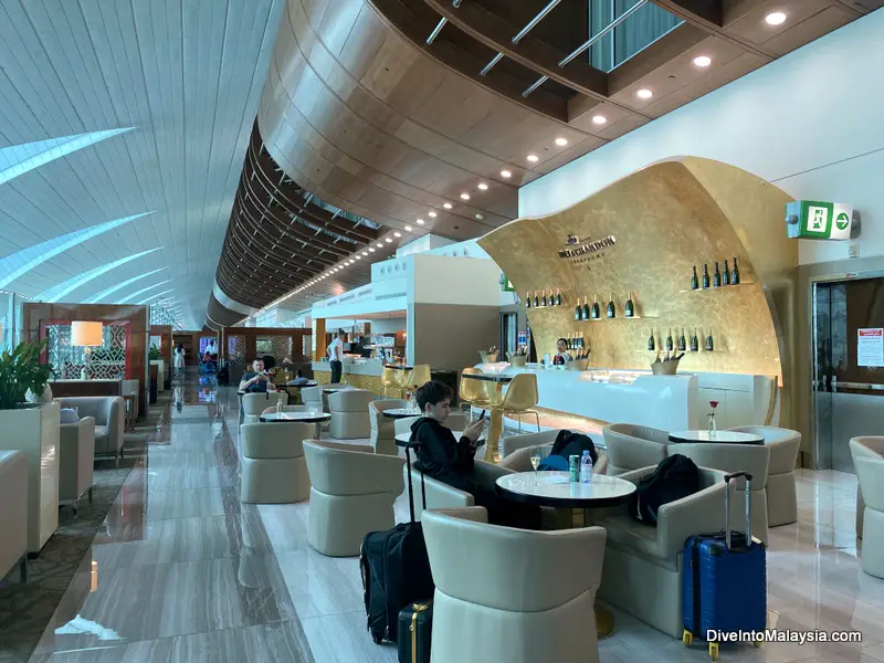 Emirates lounge concourse B in Dubai Moët and Chandon Champagne Lounge