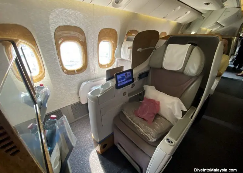 Boeing 777-300ER business class seats Emirates