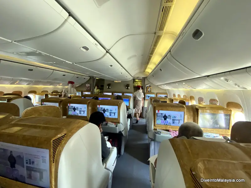 Emirates 777-300ER business class seat map in 2-3-2 configuration