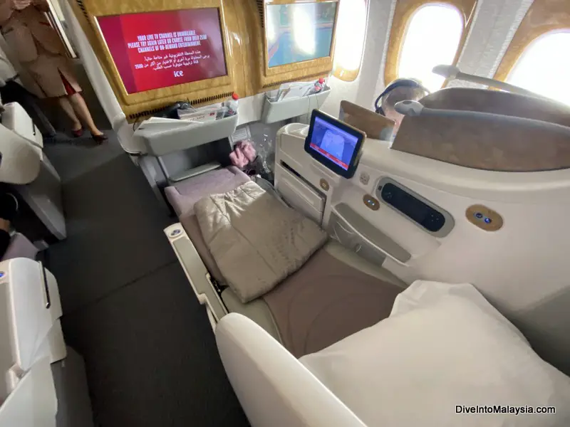 777-300 Emirates business class seat reclined