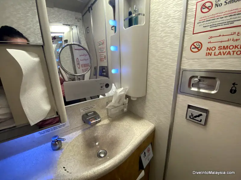 Boeing 777-300 Emirates business class Bathroom with some amenities