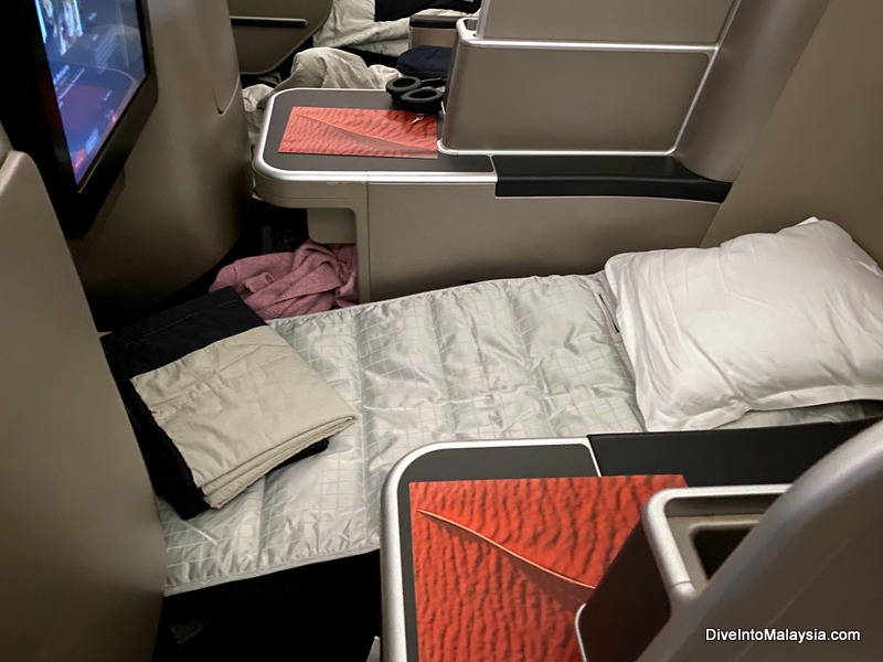 Qantas business class Reclined seat 787