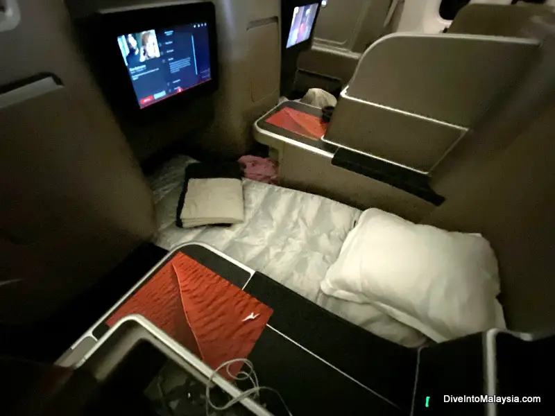 Qantas business class Reclined seat 787