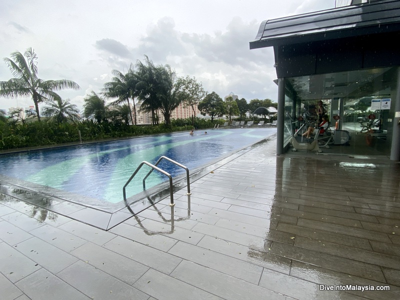 Hotel Boss Singapore Pool and gym